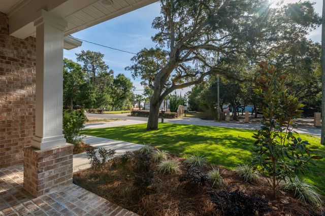 108 Meigs Drive, Shalimar, FL 32579