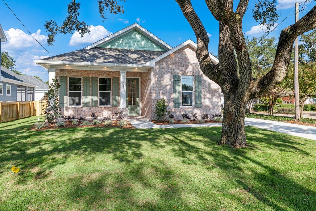 108 Meigs Drive, Shalimar, FL 32579