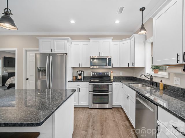 111 Wipprecht Drive, Spruce Pine, NC 28777