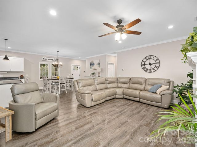 111 Wipprecht Drive, Spruce Pine, NC 28777