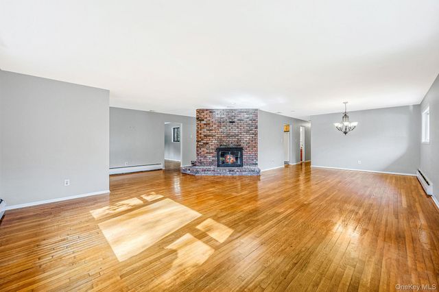 23 Princeton Drive, Dix Hills, NY 11746