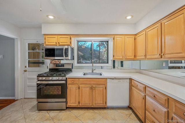 23 Princeton Drive, Dix Hills, NY 11746