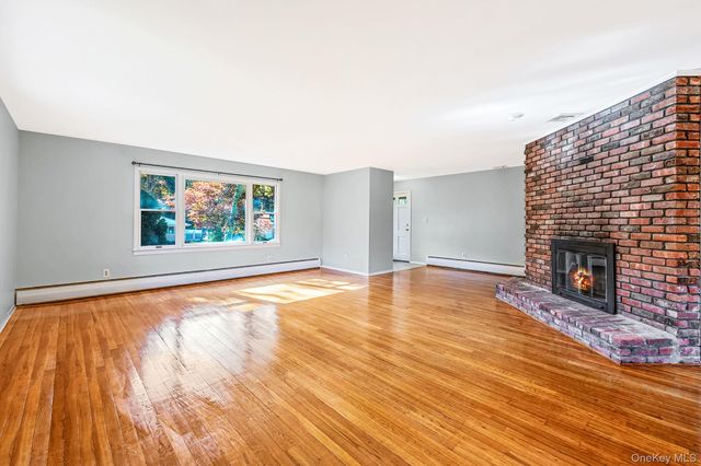 23 Princeton Drive, Dix Hills, NY 11746