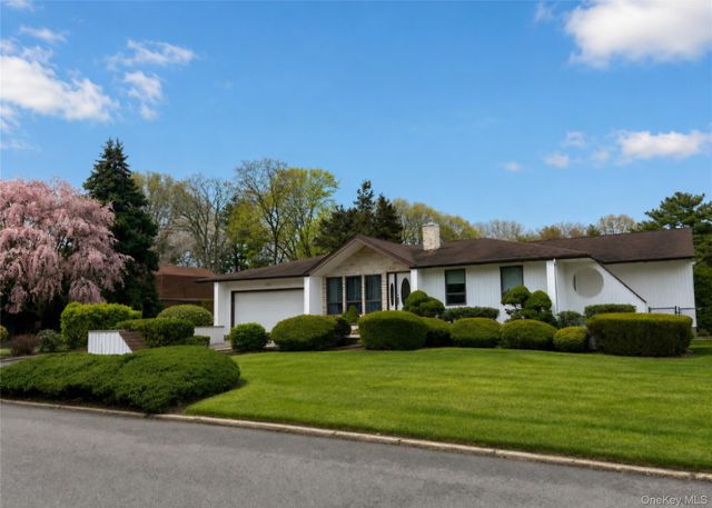 517 Ocean Avenue, Oakdale, NY 11769