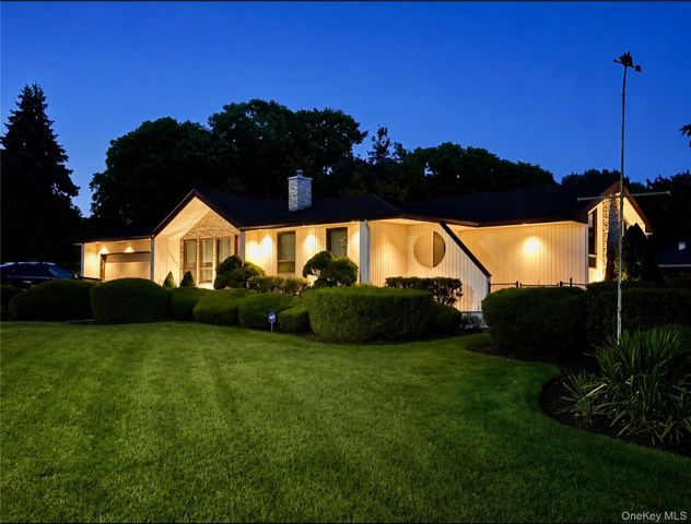 517 Ocean Avenue, Oakdale, NY 11769