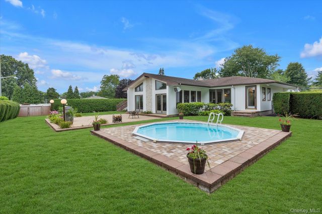 517 Ocean Avenue, Oakdale, NY 11769
