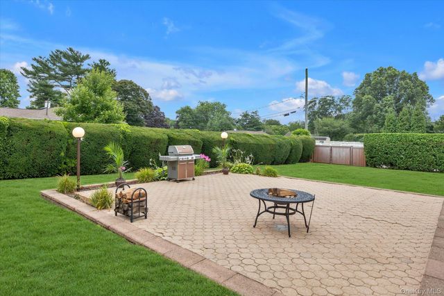 517 Ocean Avenue, Oakdale, NY 11769