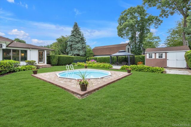 517 Ocean Avenue, Oakdale, NY 11769