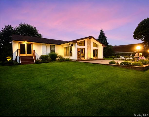 517 Ocean Avenue, Oakdale, NY 11769