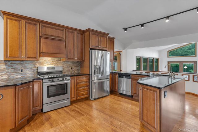 517 Ocean Avenue, Oakdale, NY 11769