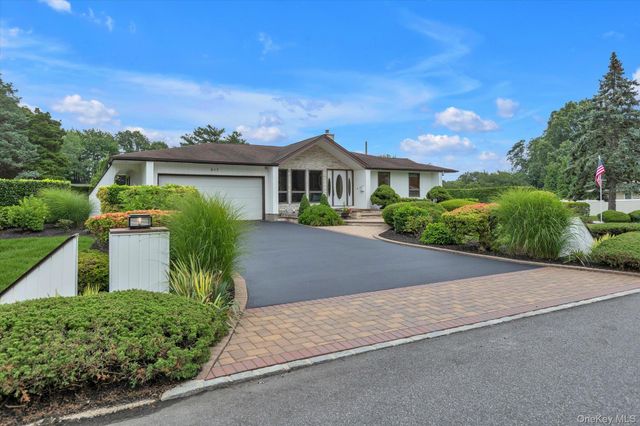 517 Ocean Avenue, Oakdale, NY 11769
