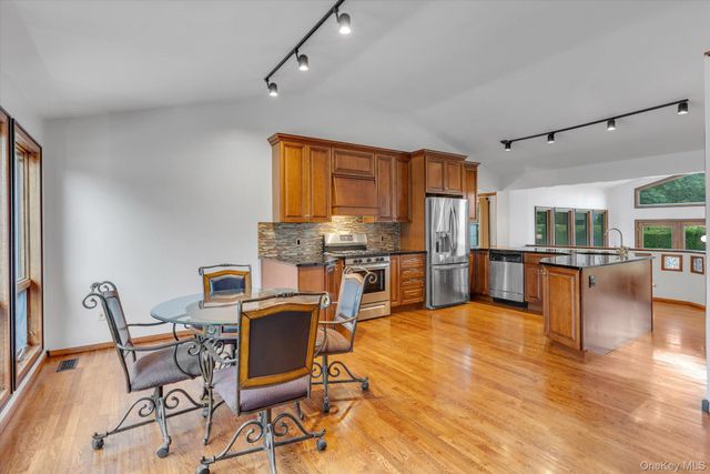 517 Ocean Avenue, Oakdale, NY 11769