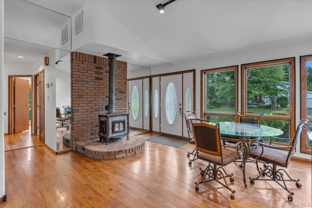 517 Ocean Avenue, Oakdale, NY 11769