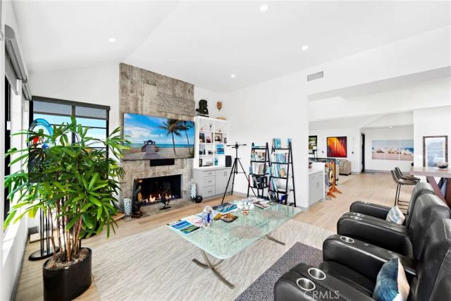 17 Monaco 12, Newport Beach, CA 92660