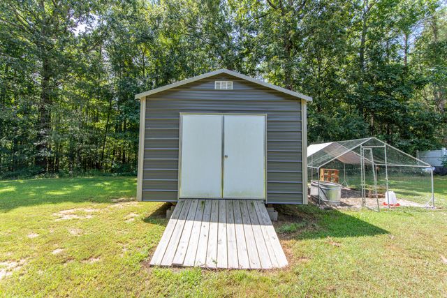 915 Clifftview Rd, Bolivar, TN 38008