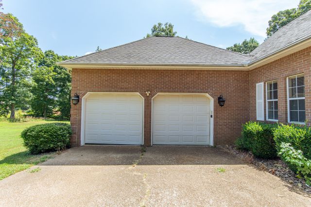 915 Clifftview Rd, Bolivar, TN 38008