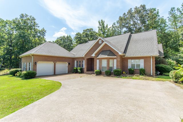 915 Clifftview Rd, Bolivar, TN 38008