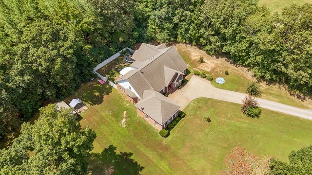 915 Clifftview Rd, Bolivar, TN 38008