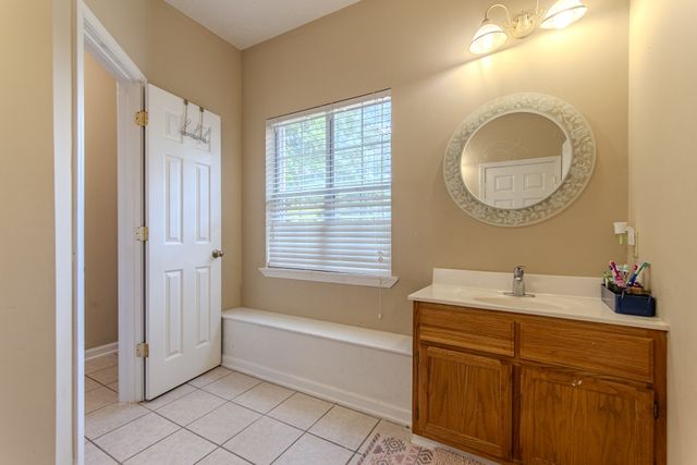 915 Clifftview Rd, Bolivar, TN 38008