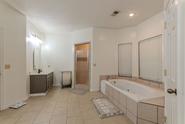 915 Clifftview Rd, Bolivar, TN 38008