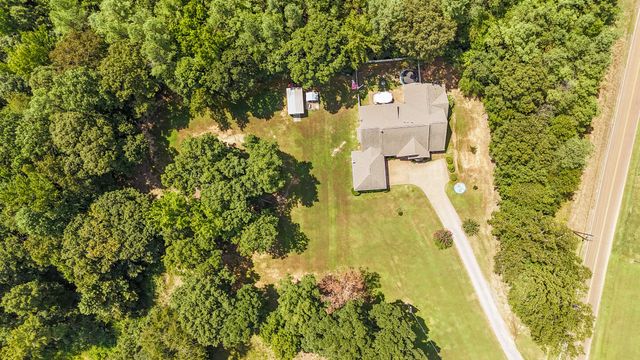 915 Clifftview Rd, Bolivar, TN 38008