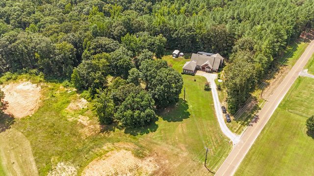 915 Clifftview Rd, Bolivar, TN 38008