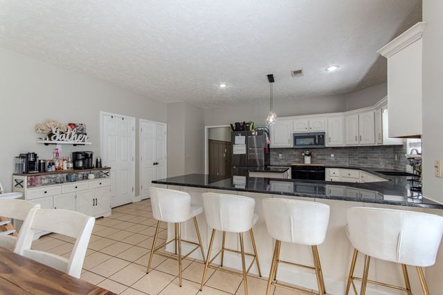 915 Clifftview Rd, Bolivar, TN 38008