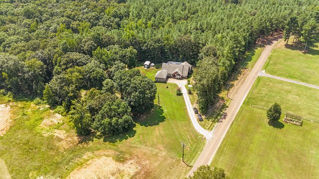 915 Clifftview Rd, Bolivar, TN 38008