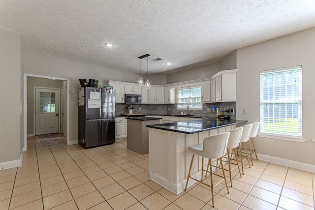 915 Clifftview Rd, Bolivar, TN 38008