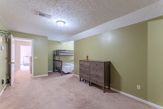 915 Clifftview Rd, Bolivar, TN 38008