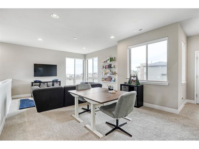 10491 N Sky Dr, Lone Tree, CO 80124