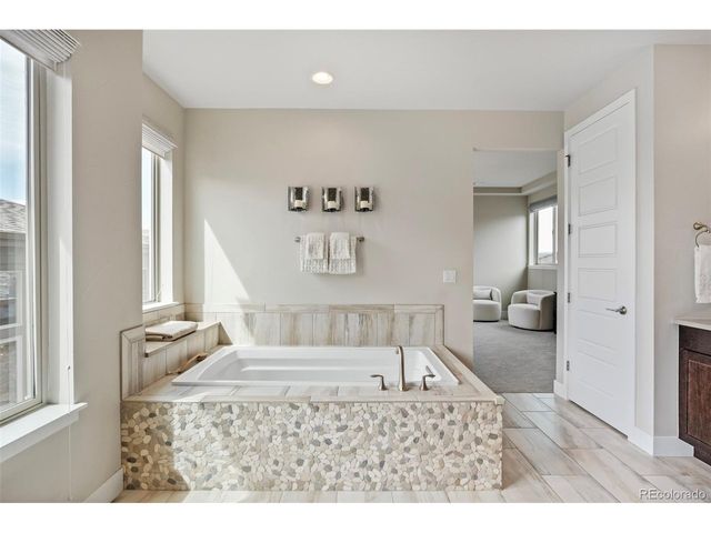 10491 N Sky Dr, Lone Tree, CO 80124