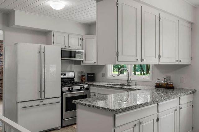 14641 Crestview Lane, Minnetonka, MN 55345