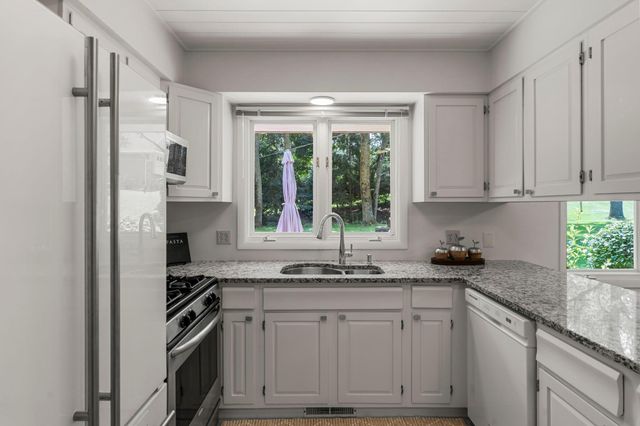 14641 Crestview Lane, Minnetonka, MN 55345