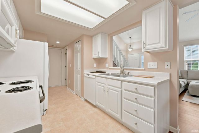 5521 Thornbriar Lane, Fort Wayne, IN 46835