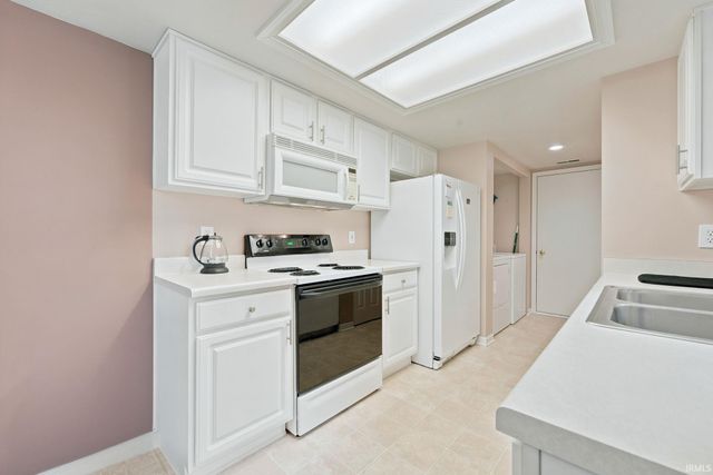 5521 Thornbriar Lane, Fort Wayne, IN 46835