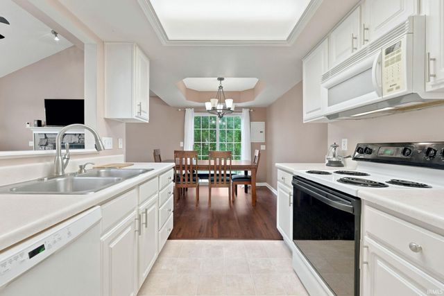 5521 Thornbriar Lane, Fort Wayne, IN 46835