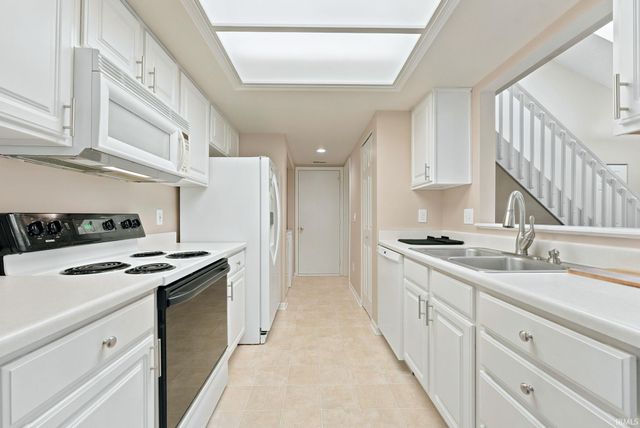 5521 Thornbriar Lane, Fort Wayne, IN 46835