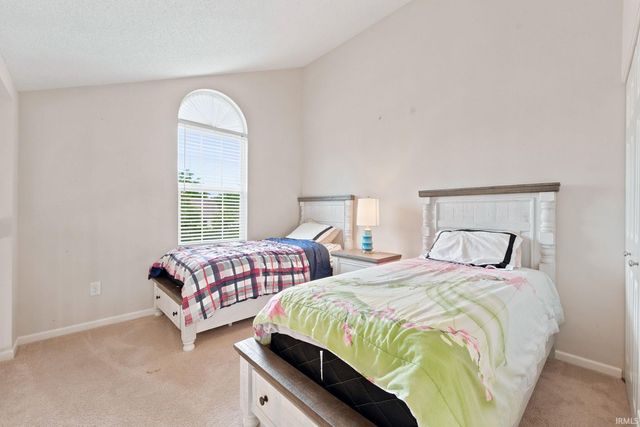 5521 Thornbriar Lane, Fort Wayne, IN 46835