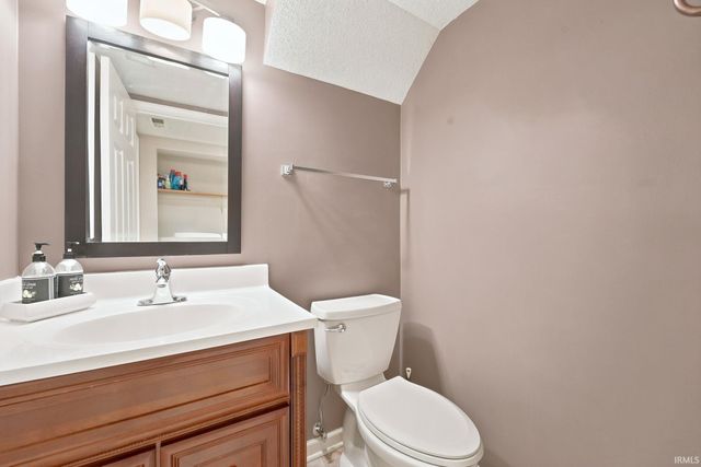 5521 Thornbriar Lane, Fort Wayne, IN 46835