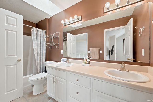 5521 Thornbriar Lane, Fort Wayne, IN 46835