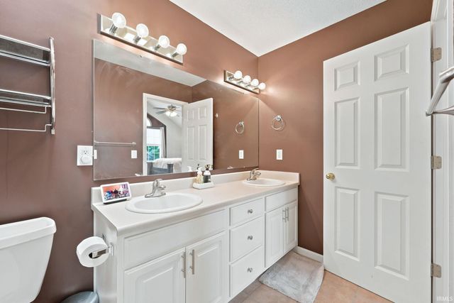 5521 Thornbriar Lane, Fort Wayne, IN 46835