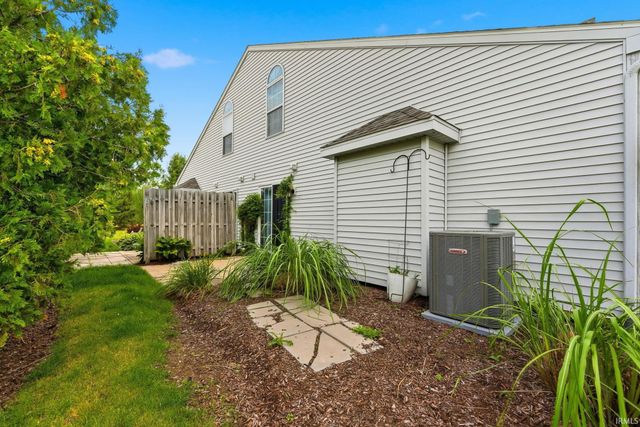 5521 Thornbriar Lane, Fort Wayne, IN 46835