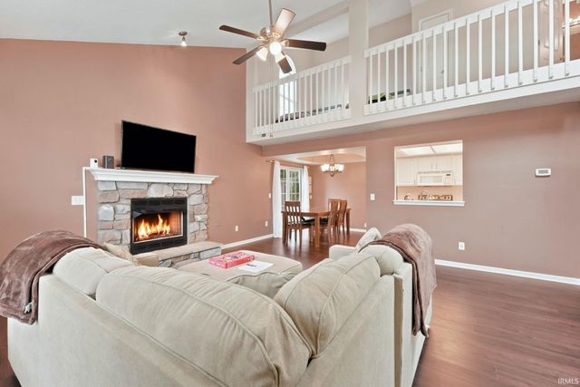 5521 Thornbriar Lane, Fort Wayne, IN 46835