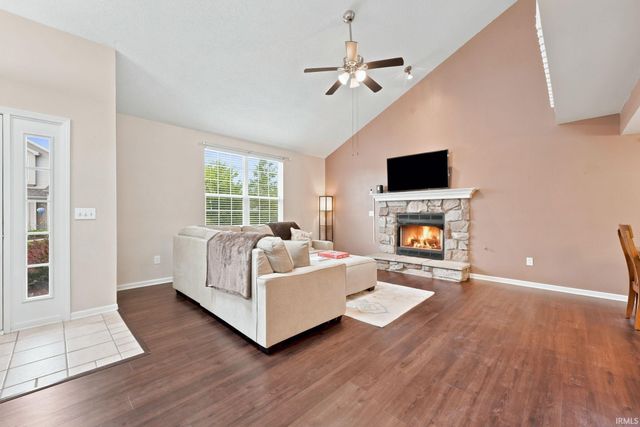 5521 Thornbriar Lane, Fort Wayne, IN 46835