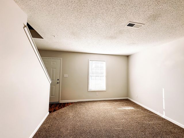 108 Ballygar St Apt E, Clarksville, TN 37043