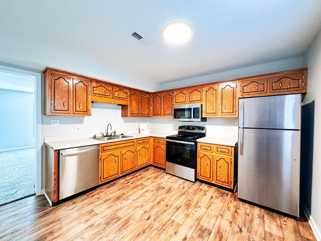 108 Ballygar St Apt E, Clarksville, TN 37043