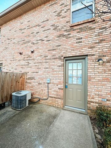 108 Ballygar St Apt E, Clarksville, TN 37043