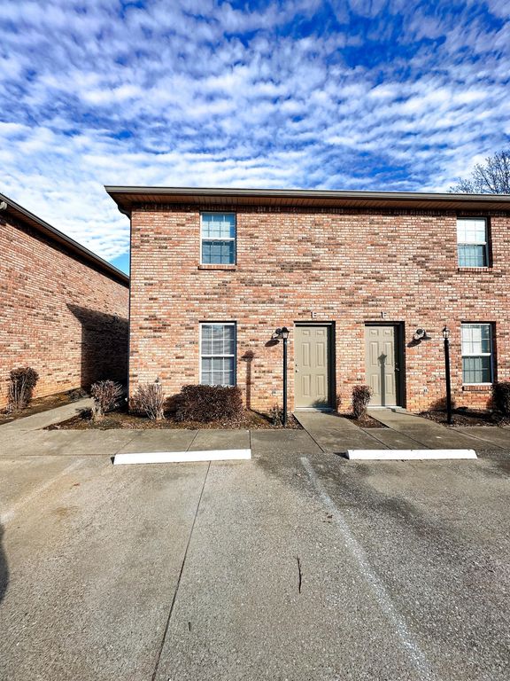 108 Ballygar St Apt E, Clarksville, TN 37043