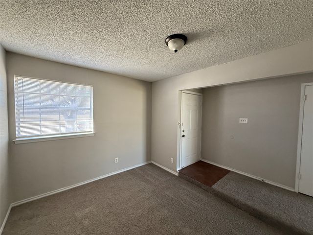 2805 W Ferndale Lane, Grand Prairie, TX 75052